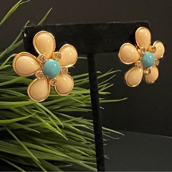 NEW Joan Rivers Flower Blossom Button Earrings - Picture 3 of 7